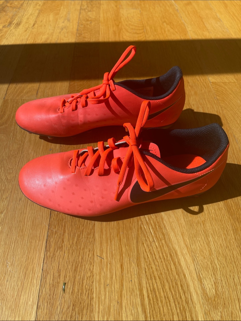 Nike women’s Bright Red Low-Profile Soccer Shoes or Field Hockey cleats